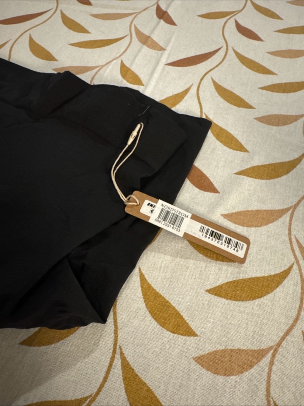 SKIMS Black High-Waist Mid-Thigh Shaping Shorts - Picture 8 of 9